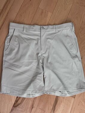 Size XL- HUK pursuit shorts in off white - new with tags